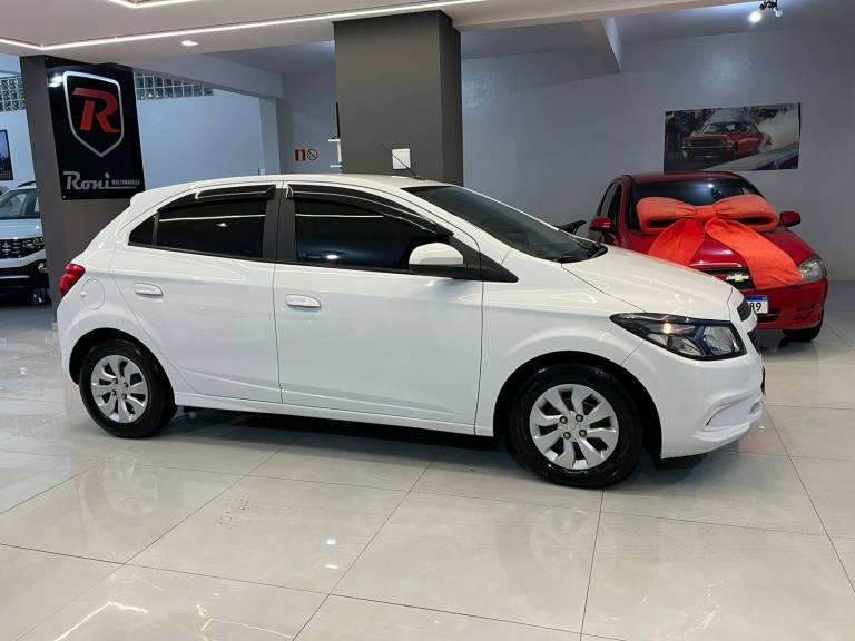 CHEVROLET - ONIX - 2018/2019 - Branca - R$ 56.990,00