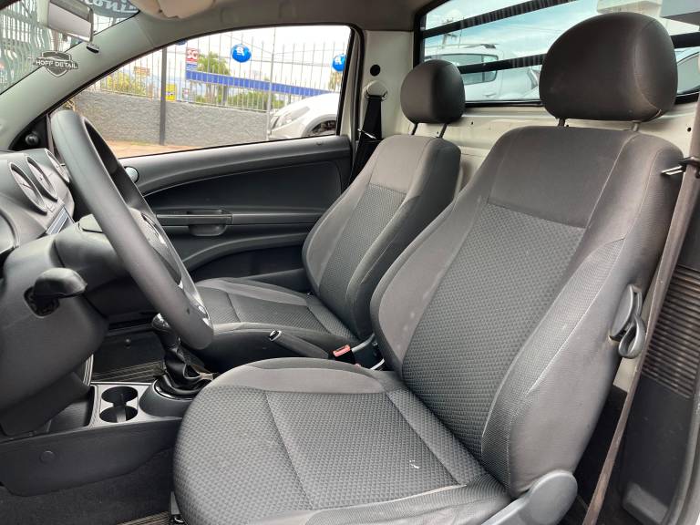 VOLKSWAGEN - SAVEIRO - 2018/2018 - Branca - R$ 55.000,00