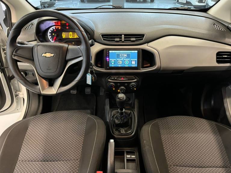 CHEVROLET - ONIX - 2018/2019 - Branca - R$ 56.990,00