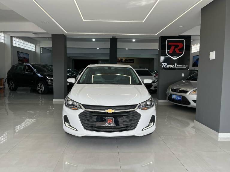 CHEVROLET - ONIX - 2022/2022 - Branca - R$ 84.990,00