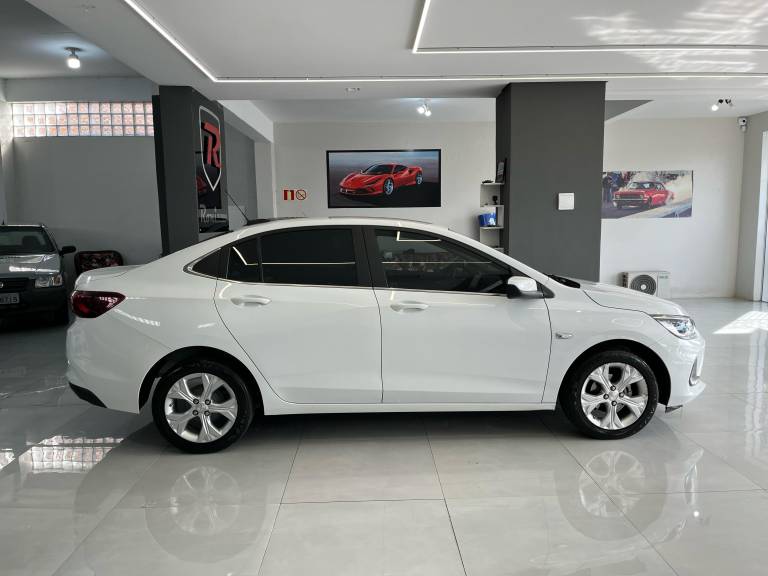 CHEVROLET - ONIX - 2022/2022 - Branca - R$ 84.990,00