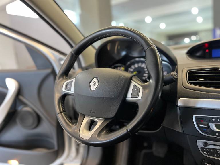 RENAULT - FLUENCE - 2012/2013 - Prata - R$ 42.990,00