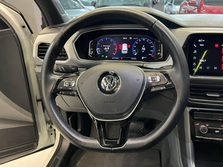 VOLKSWAGEN - T-CROSS - 2020/2021 - Branca - R$ 107.000,00
