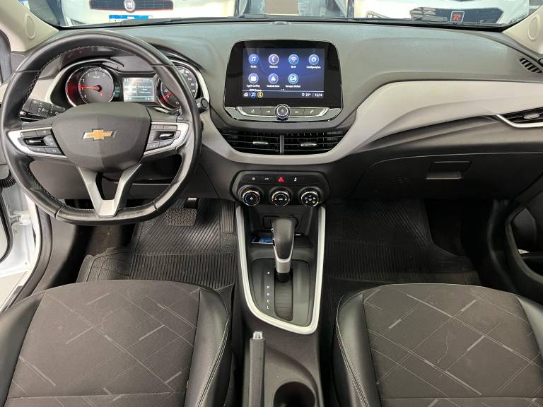 CHEVROLET - ONIX - 2022/2022 - Branca - R$ 84.990,00
