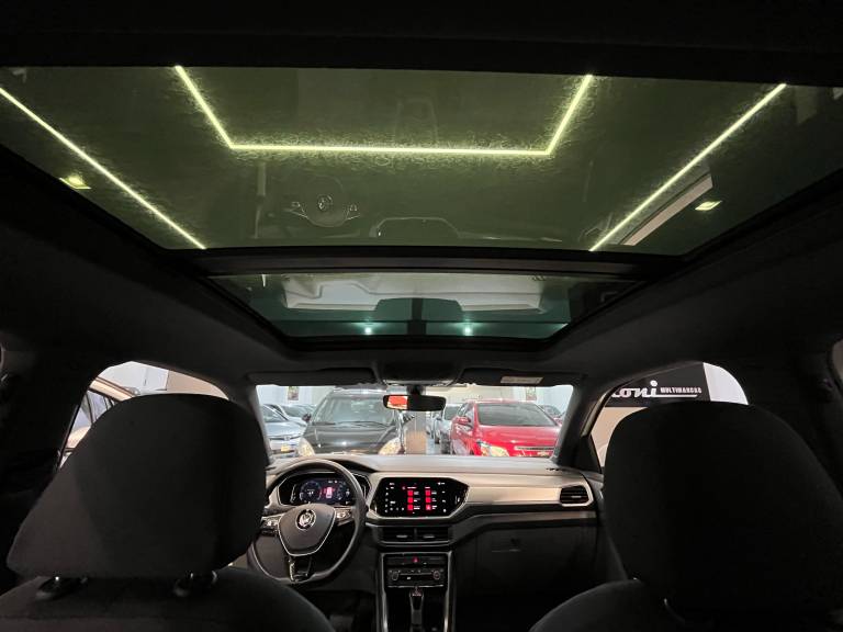 VOLKSWAGEN - T-CROSS - 2020/2021 - Branca - R$ 107.000,00