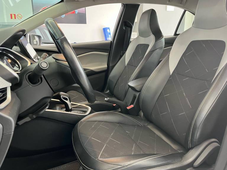 CHEVROLET - ONIX - 2022/2022 - Branca - R$ 84.990,00