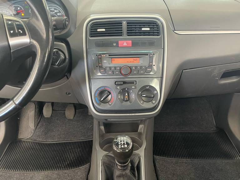 FIAT - PUNTO - 2011/2011 - Cinza - R$ 34.900,00