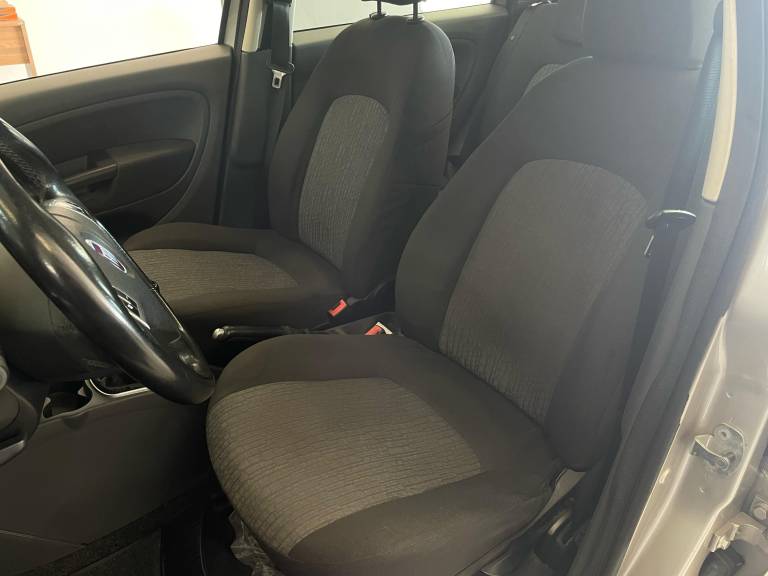 FIAT - PUNTO - 2011/2011 - Cinza - R$ 34.900,00