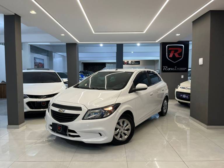 CHEVROLET - ONIX - 2018/2019 - Branca - R$ 56.990,00