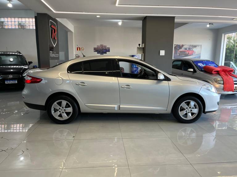 RENAULT - FLUENCE - 2012/2013 - Prata - R$ 42.990,00