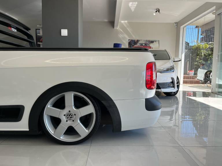VOLKSWAGEN - SAVEIRO - 2011/2011 - Branca - R$ 42.990,00