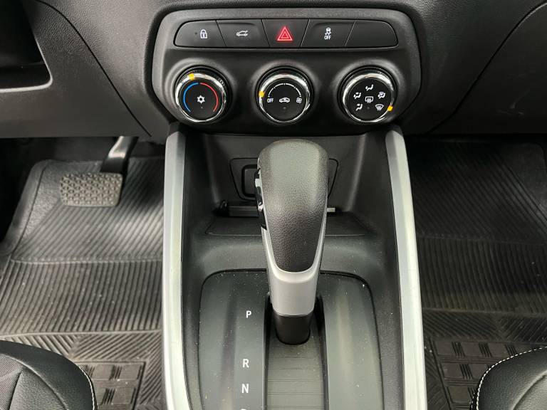 CHEVROLET - ONIX - 2022/2022 - Branca - R$ 84.990,00