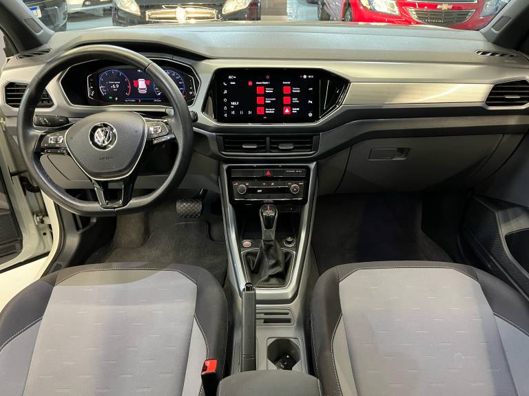 VOLKSWAGEN - T-CROSS - 2020/2021 - Branca - R$ 107.000,00