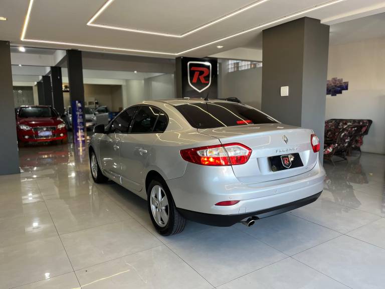 RENAULT - FLUENCE - 2012/2013 - Prata - R$ 42.990,00
