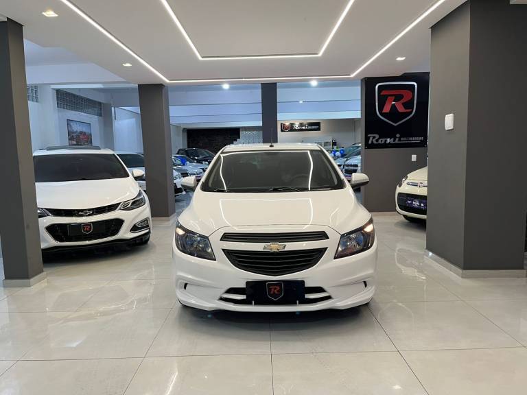 CHEVROLET - ONIX - 2018/2019 - Branca - R$ 56.990,00