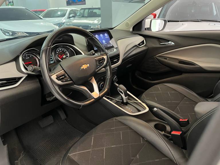CHEVROLET - ONIX - 2022/2022 - Branca - R$ 84.990,00
