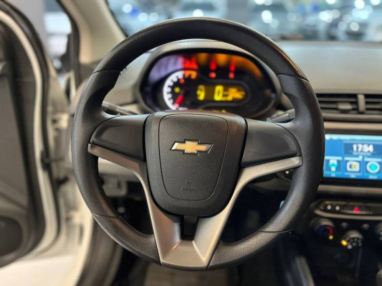 CHEVROLET - ONIX - 2018/2019 - Branca - R$ 56.990,00