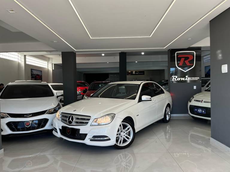MERCEDES-BENZ - C 180 - 2011/2012 - Branca - R$ 71.990,00