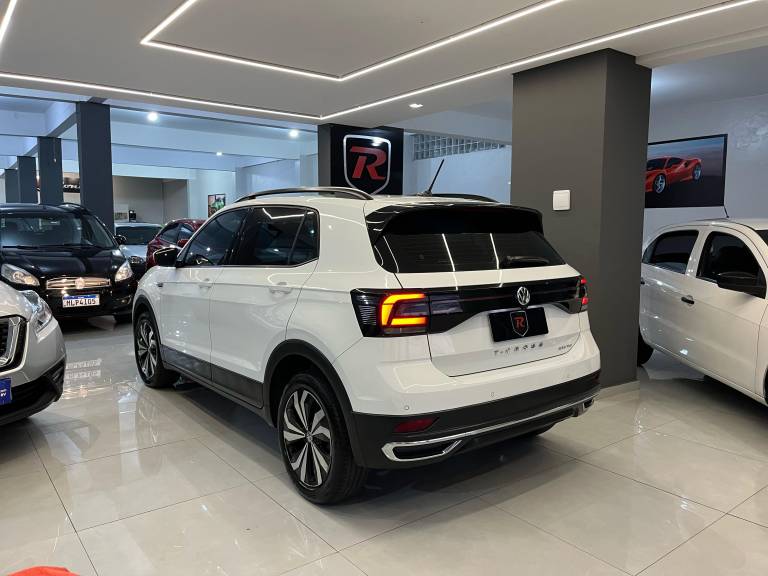 VOLKSWAGEN - T-CROSS - 2020/2021 - Branca - R$ 107.000,00