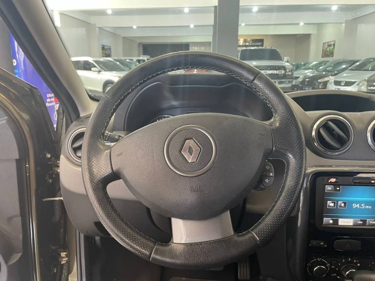 RENAULT - DUSTER - 2015/2015 - Verde - R$ 57.990,00